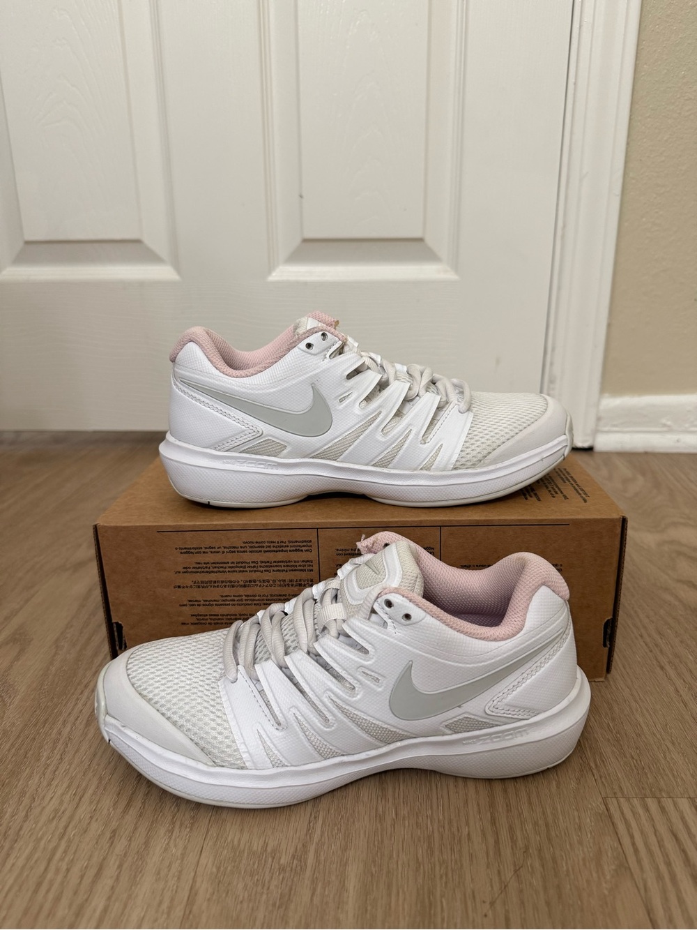 Nike Air Zoom Prestige HC White Pink Tennis Shoes Women’s Size 6 AA8024-105